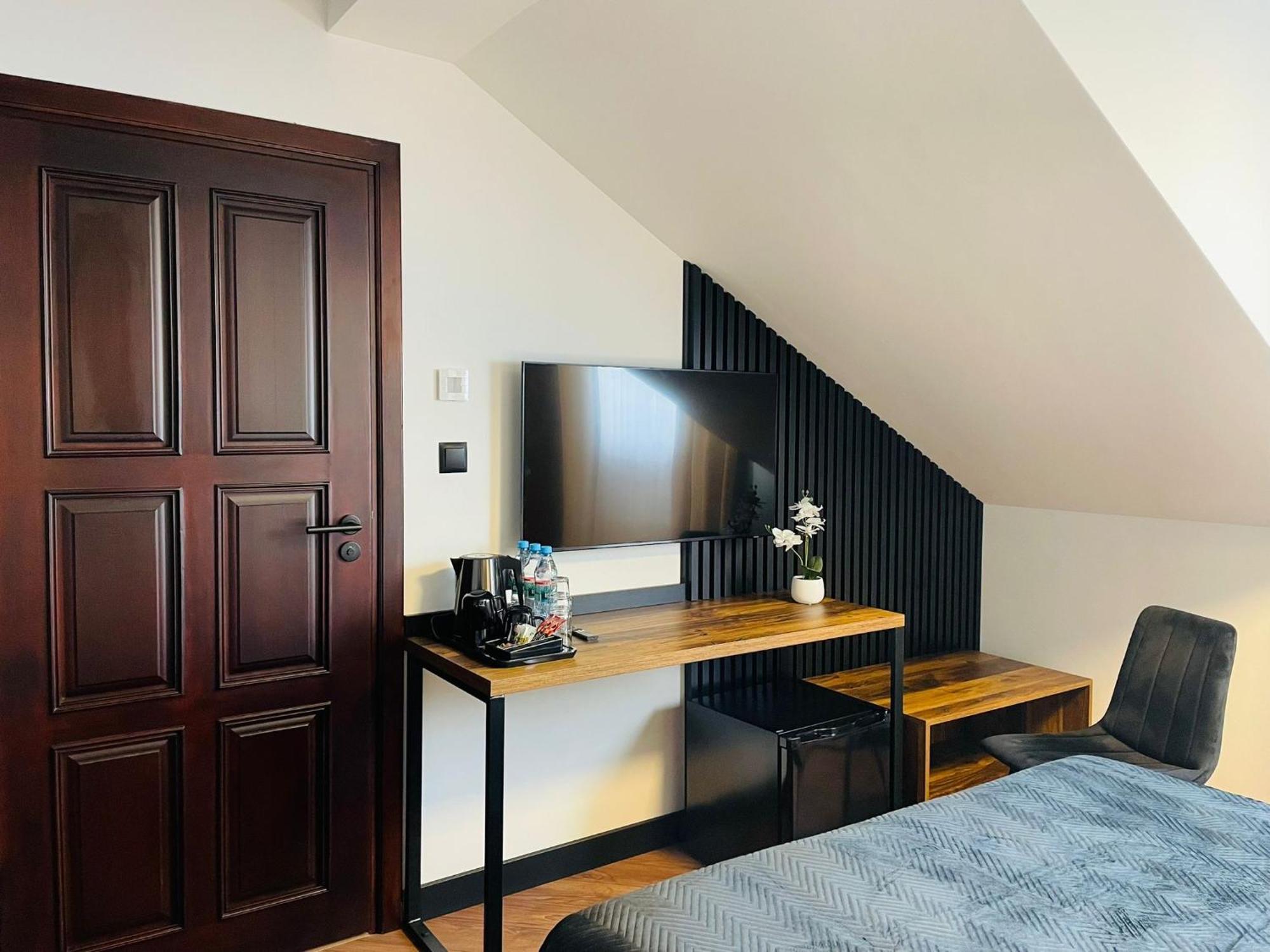 Hotel Millennium Пшасныш Экстерьер фото