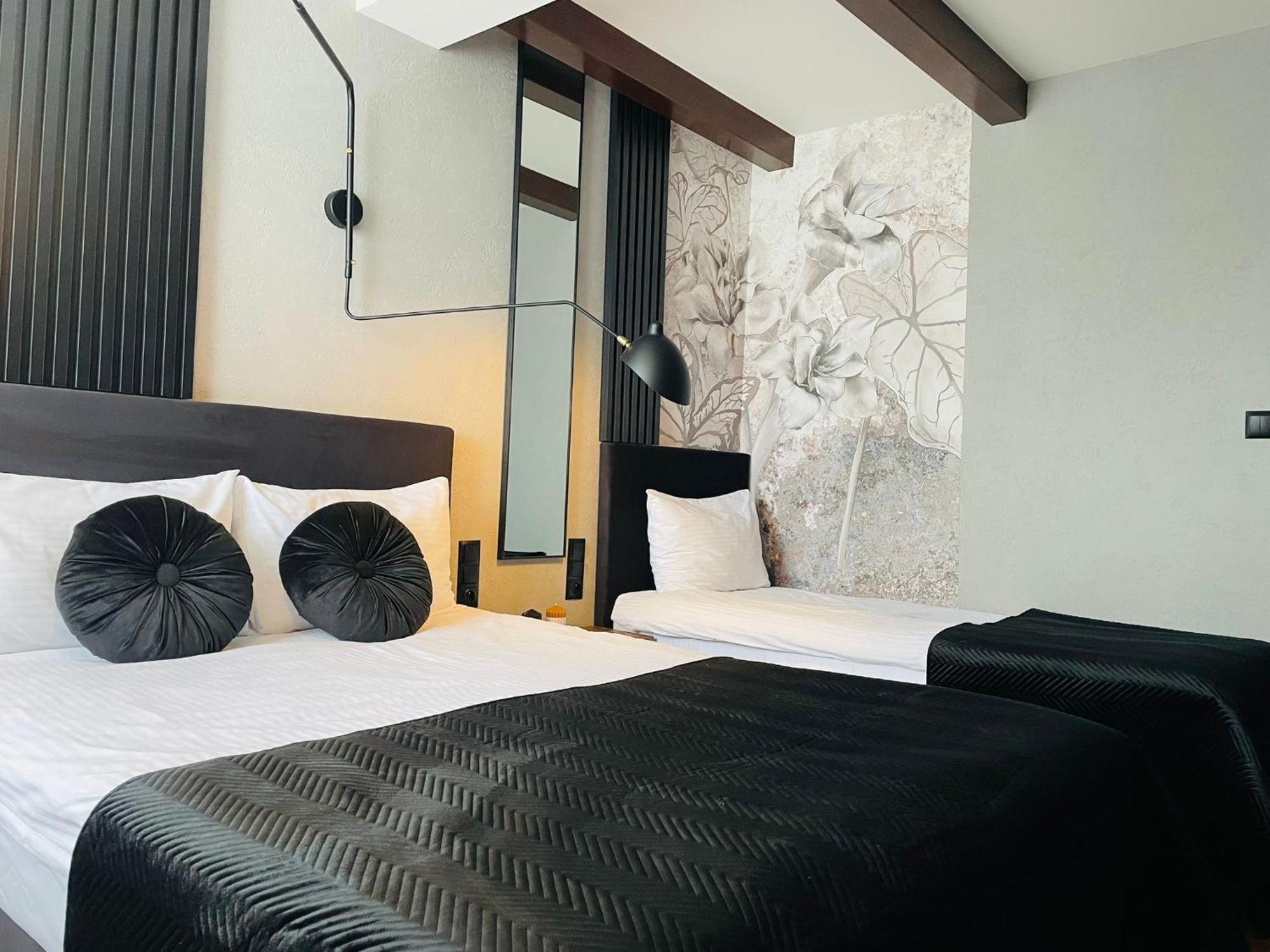 Hotel Millennium Пшасныш Экстерьер фото