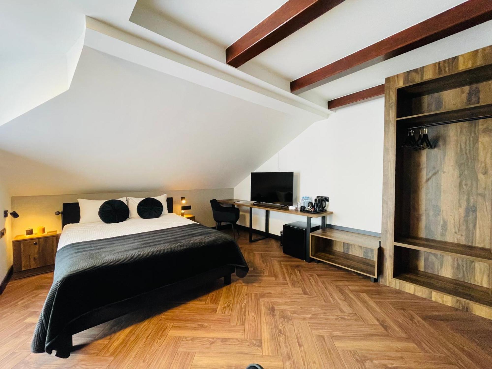 Hotel Millennium Пшасныш Экстерьер фото