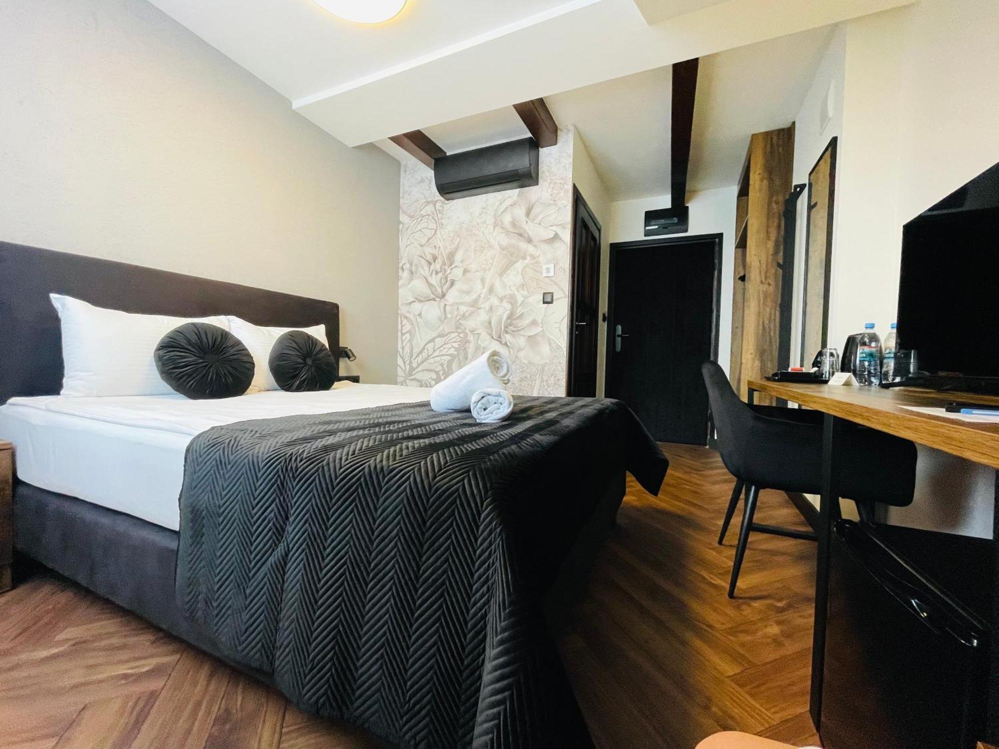 Hotel Millennium Пшасныш Экстерьер фото