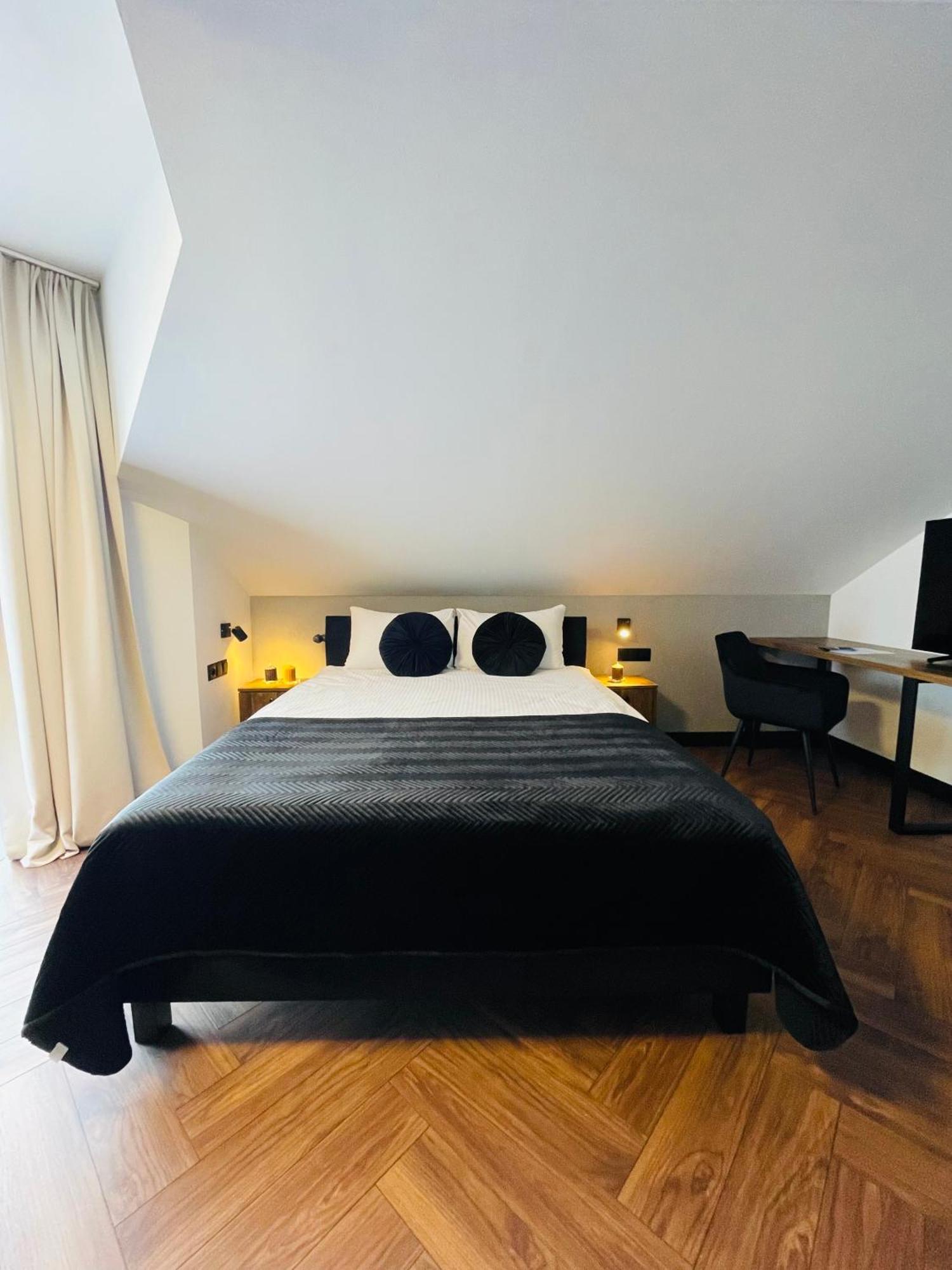 Hotel Millennium Пшасныш Экстерьер фото