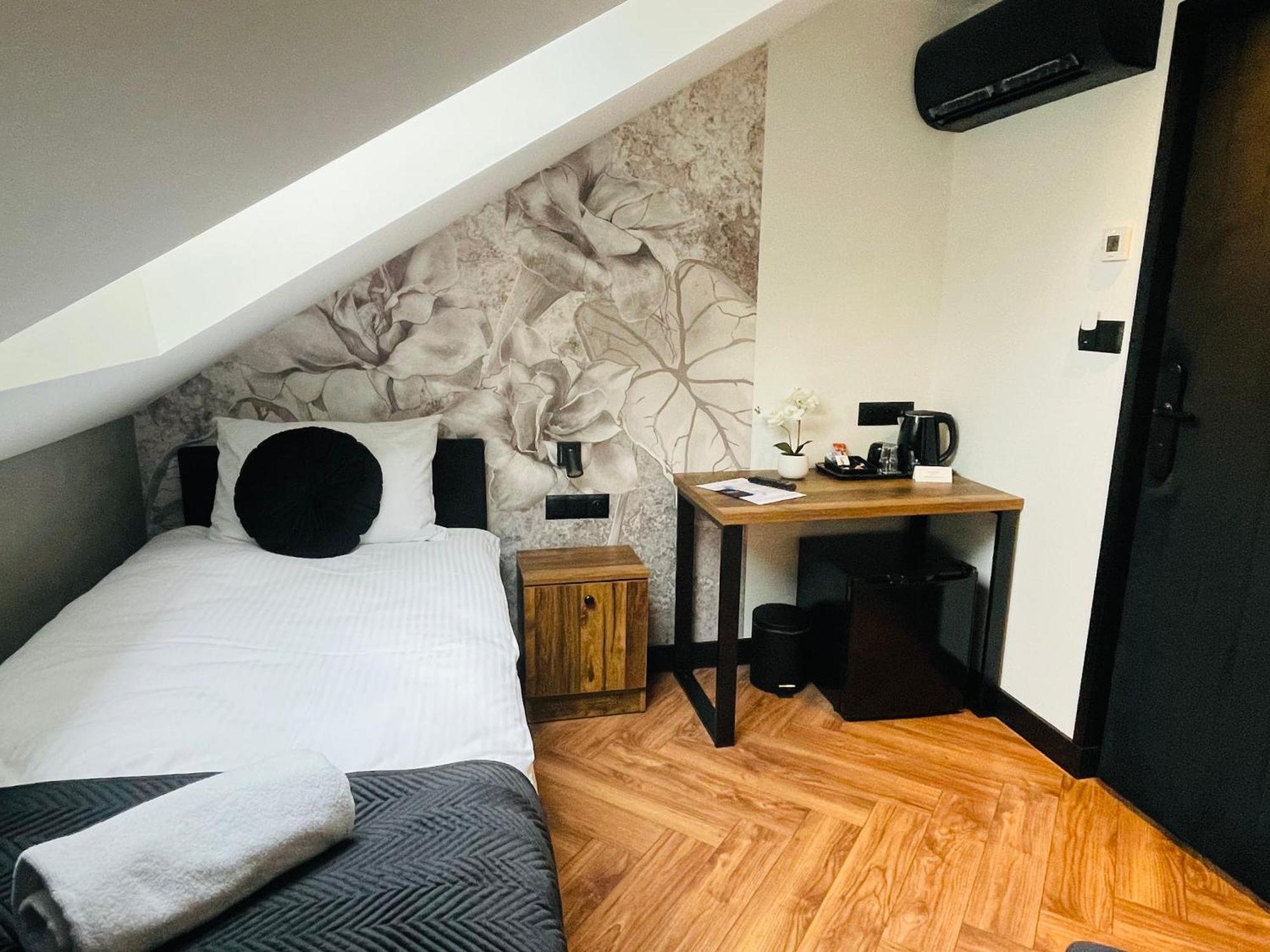 Hotel Millennium Пшасныш Экстерьер фото
