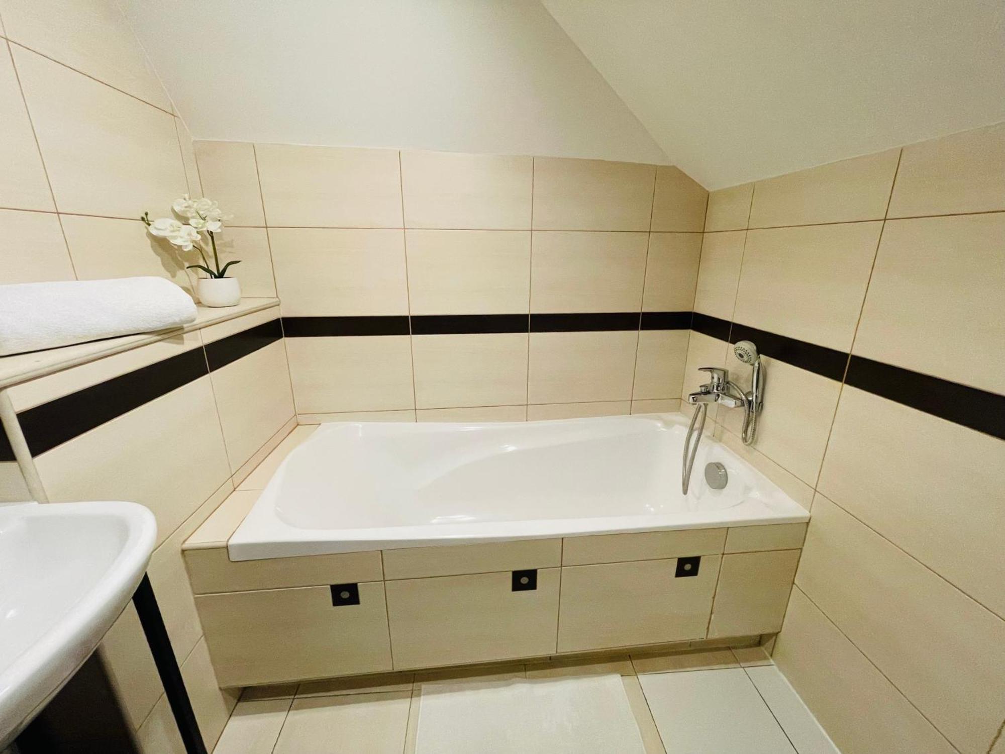 Hotel Millennium Пшасныш Экстерьер фото