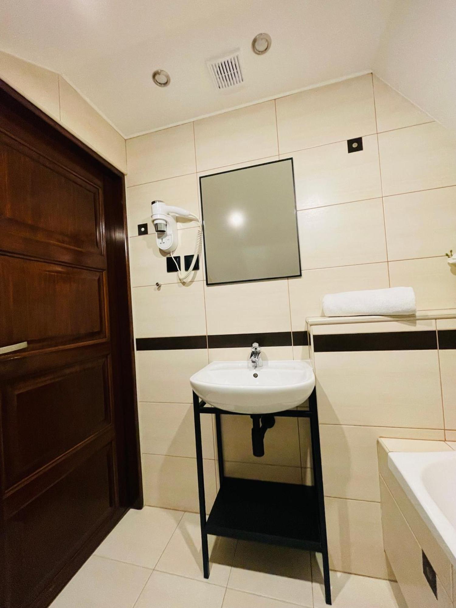 Hotel Millennium Пшасныш Экстерьер фото